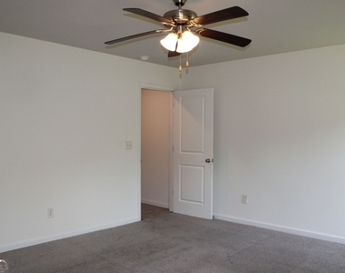 9220 Golfview Circle - Photo Thumbnail 10