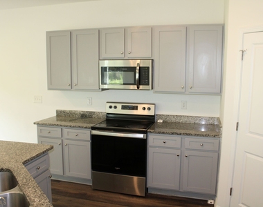 9220 Golfview Circle - Photo Thumbnail 5