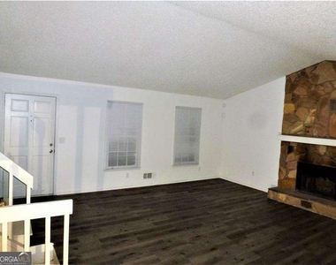382 Cross Creek Place - Photo Thumbnail 7