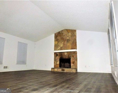 382 Cross Creek Place - Photo Thumbnail 3