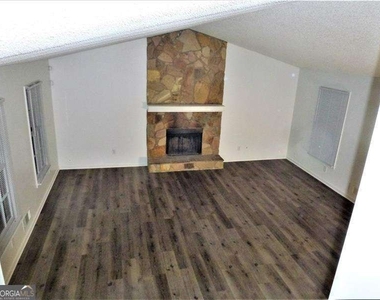 382 Cross Creek Place - Photo Thumbnail 1