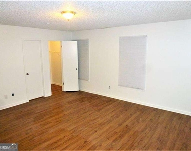 382 Cross Creek Place - Photo Thumbnail 24