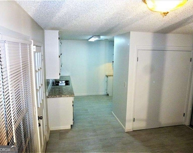 382 Cross Creek Place - Photo Thumbnail 9