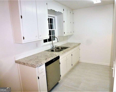 382 Cross Creek Place - Photo Thumbnail 5