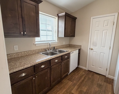 410 E Lawnwood Court - Photo Thumbnail 4