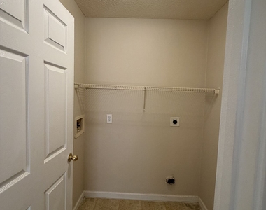 410 E Lawnwood Court - Photo Thumbnail 16