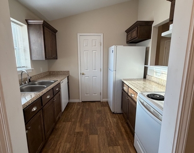 410 E Lawnwood Court - Photo Thumbnail 2