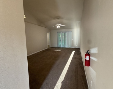 410 E Lawnwood Court - Photo Thumbnail 6