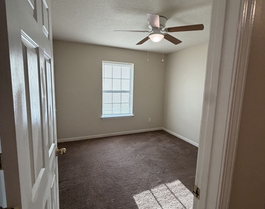 410 E Lawnwood Court - Photo Thumbnail 13