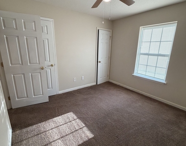 410 E Lawnwood Court - Photo Thumbnail 15