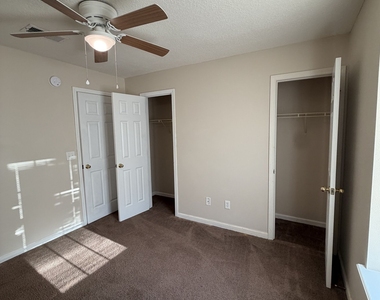 410 E Lawnwood Court - Photo Thumbnail 14