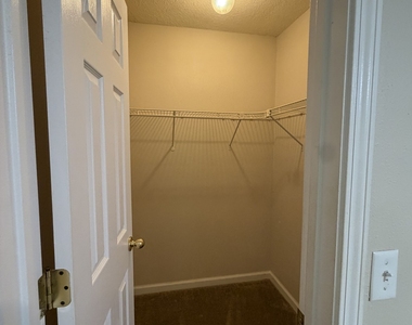 410 E Lawnwood Court - Photo Thumbnail 26