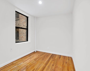 Christopher Street - Photo Thumbnail 3