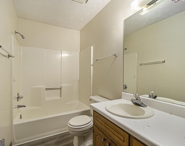 1609 Riverside Trail Ne - Photo Thumbnail 8