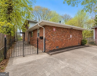 3203 E Point Street - Photo Thumbnail 15