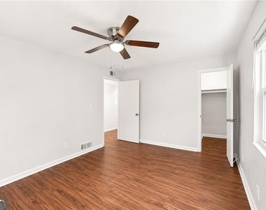 3203 E Point Street - Photo Thumbnail 10