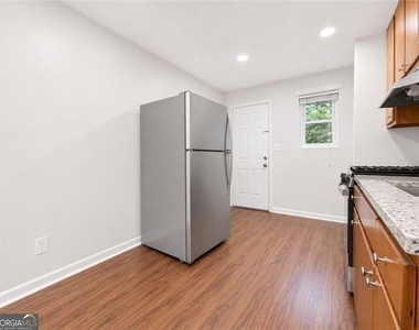 3203 E Point Street - Photo Thumbnail 4