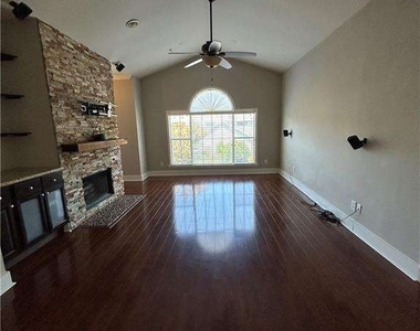 104 Vinings Forest Circle Se - Photo Thumbnail 4