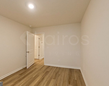 121 Overstreet Way - Photo Thumbnail 5
