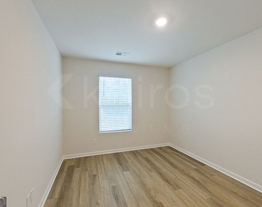 121 Overstreet Way - Photo Thumbnail 11