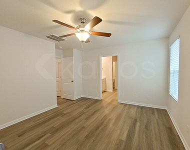 121 Overstreet Way - Photo Thumbnail 8