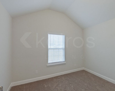 106 Western Red Cedar Drive - Photo Thumbnail 13