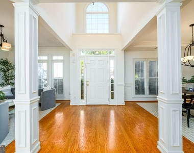 1560 Oak Park Cove - Photo Thumbnail 13