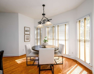 1560 Oak Park Cove - Photo Thumbnail 6