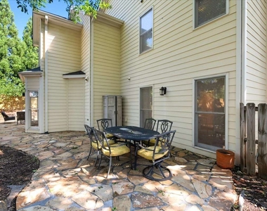 1560 Oak Park Cove - Photo Thumbnail 11