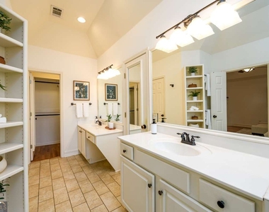 1560 Oak Park Cove - Photo Thumbnail 9