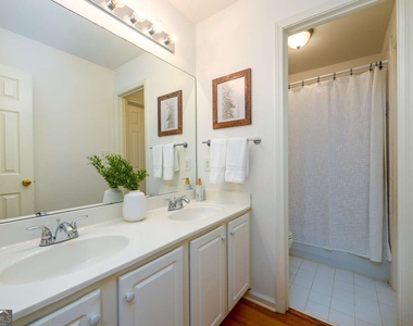 1560 Oak Park Cove - Photo Thumbnail 24