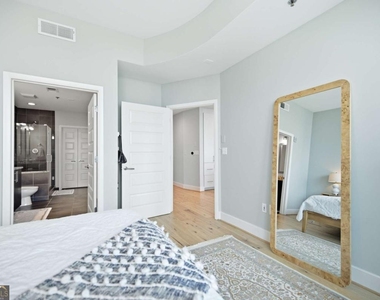 1080 Peachtree Street Ne - Photo Thumbnail 13