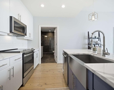 1080 Peachtree Street Ne - Photo Thumbnail 4