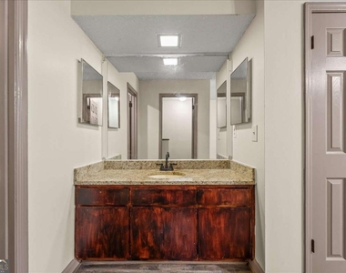 210 Appleby Drive - Photo Thumbnail 11
