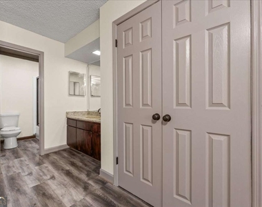 210 Appleby Drive - Photo Thumbnail 13