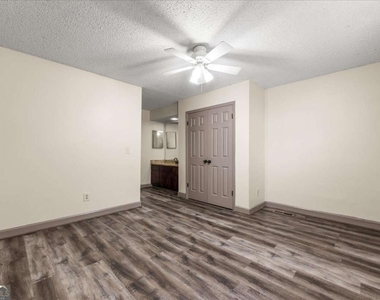 210 Appleby Drive - Photo Thumbnail 15
