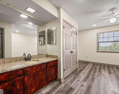 210 Appleby Drive - Photo Thumbnail 16
