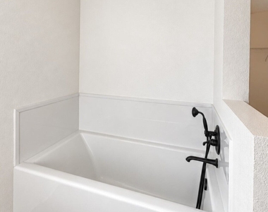 403 Soncel Drive - Photo Thumbnail 24