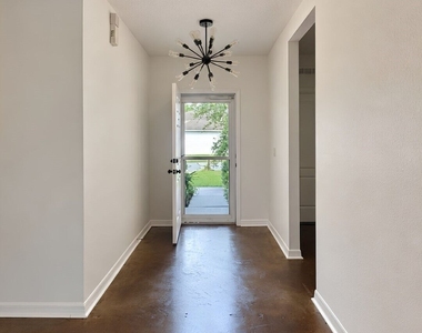 403 Soncel Drive - Photo Thumbnail 2