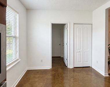 403 Soncel Drive - Photo Thumbnail 16