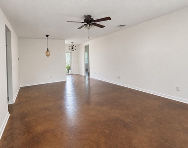 403 Soncel Drive - Photo Thumbnail 4