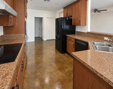 403 Soncel Drive - Photo Thumbnail 11