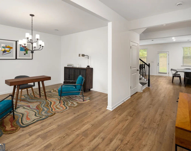 1525 Wellston Drive - Photo Thumbnail 7