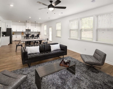 1525 Wellston Drive - Photo Thumbnail 5
