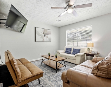 110 Clydesdale Road - Photo Thumbnail 5