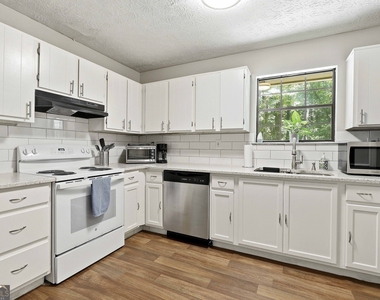 110 Clydesdale Road - Photo Thumbnail 10