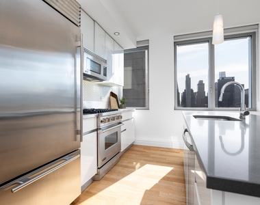 554 West 54th Street - Photo Thumbnail 4