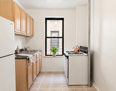 560 Isham Street - Photo Thumbnail 2
