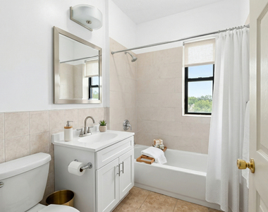 560 Isham Street - Photo Thumbnail 3