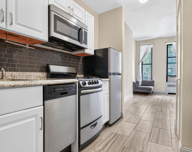 421 East 78th Street - Photo Thumbnail 2